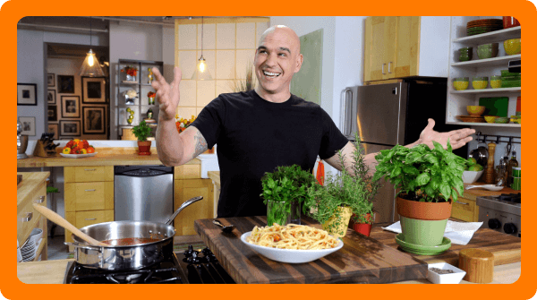 https://go.ringcentral.com/rs/075-DTB-715/images/chef-michael-symon-600.png
